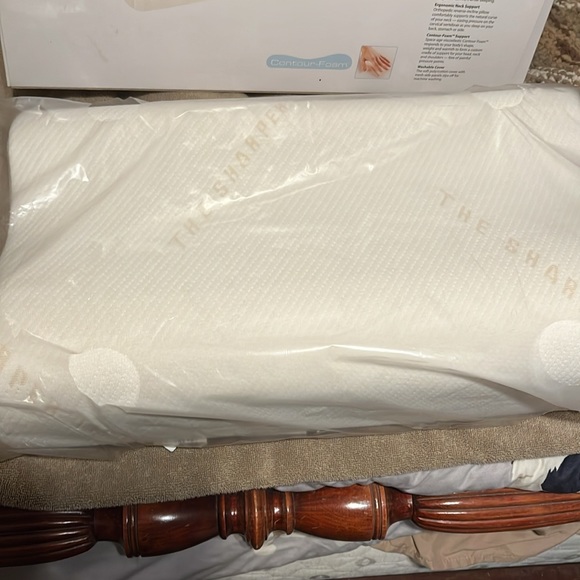 The Sharper Image Ergonomic contour foam bed wedge neck support pillow unused - Picture 5 of 8